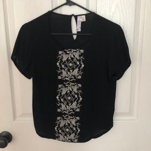 Francesca’s ALGA brand black and white top